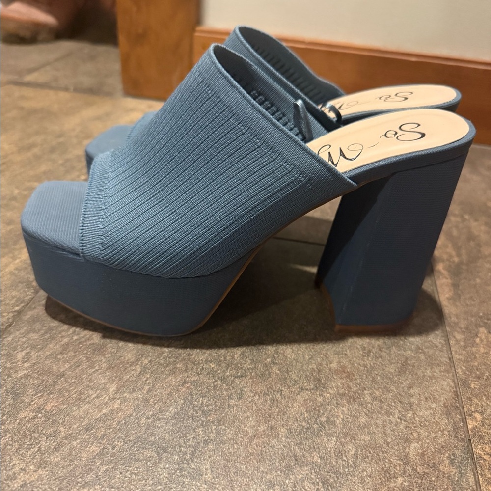 So me platform heels